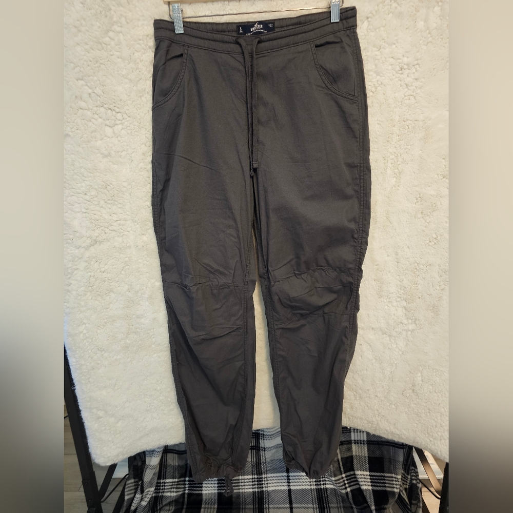 Hollister Gray Cargo Pants with Straight Leg Design